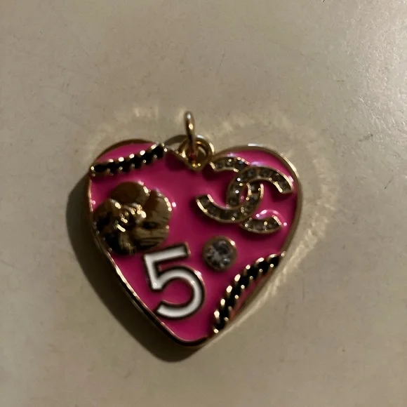 Chanel stamped Gold and Hot Pink Heart Pendant/charm/zipper pull - Picture 5 of 5